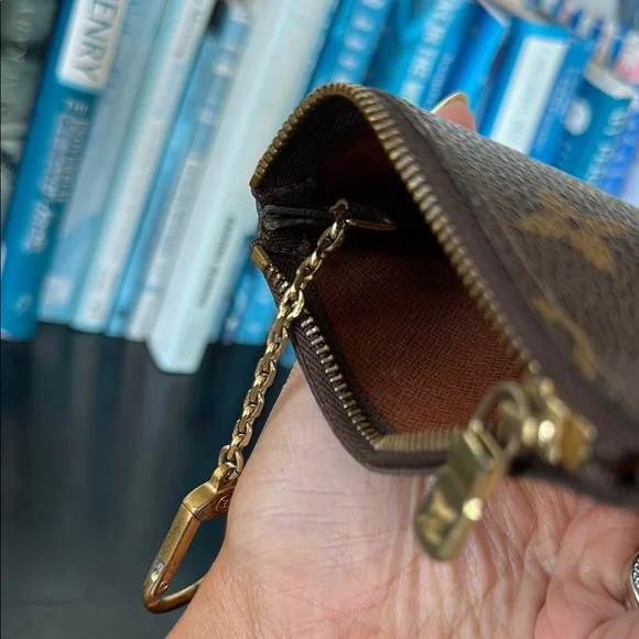 Louis Vuitton Monogram Key Pouch - Picture 8 of 14